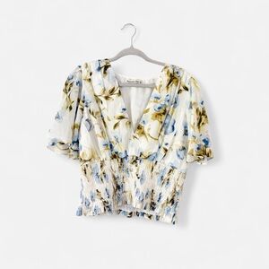 ABERCROMBIE FLUTTER SLEEVE SMOCKED FLORAL TOP